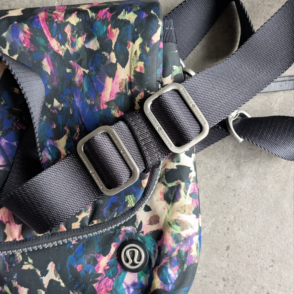 Lululemon crossbody - Picture 6 of 7